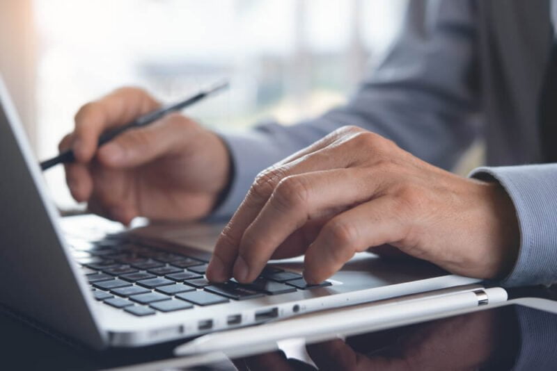 Qual é o objetivo de aprender informática básica?
